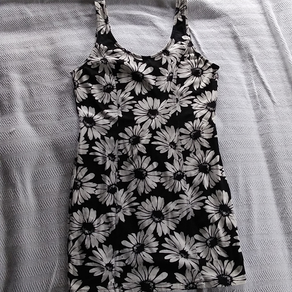 Forever 21 black&white floral body dress